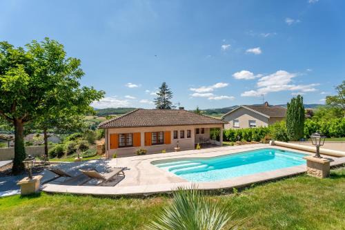 Le Bois-d'Oingt Villa | Gite des ifs piscine, jacuzzi dans le Beaujolais