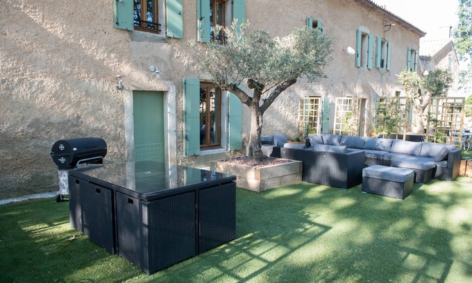 Ouveillan House | Gîte des Platanes, the Pigasse relay on the canal du midi