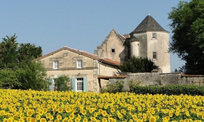 Avy House | Gite du Château de Pernan