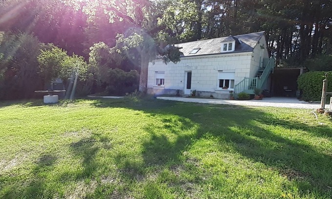 Cere-la-Ronde Cottage | Gite in a quiet wooded setting