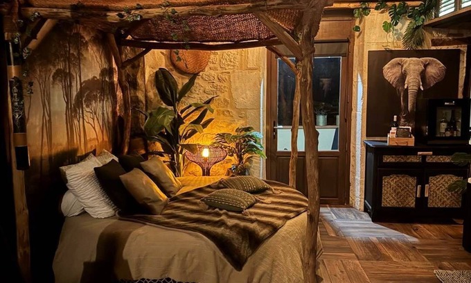 Montpezat-de-Quercy Apartment | Gite Insolite et SPA Privatif