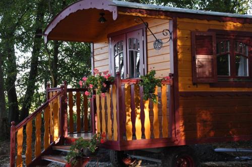 Outines House | Gite Insolite "La Roulotte des Elfes", Au Milieu de Nulle Part