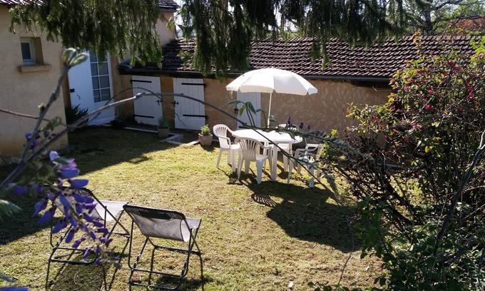 Saint-Crepin-et-Carlucet House | Gîte "La petite Maison" in the quiet of the countryside