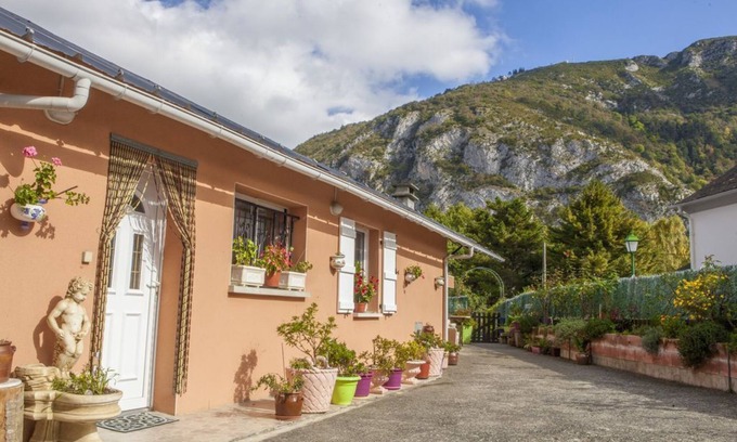 Aspin-en-Lavedan House | Gîte "LE JARDIN": come and discover Lourdes and the Pyrenees