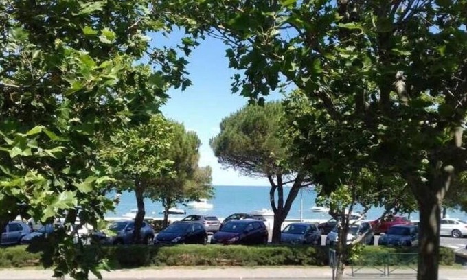 La Flotte Apartment | Gite LE Phare Vue Mer à 5 Min du Port de La Flotte et de son Marché Médiéval
