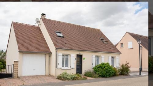 Le Meux Villa | Gite Les Azalées 8 personnes 10mn de Compiègne