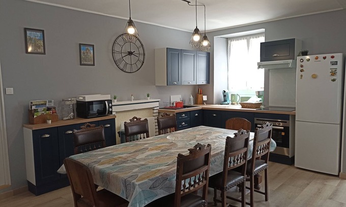 Vicq-sur-Gartempe Cottage | Gite les Glycines, near La Roche Posay, Futuroscope, Beauval zoo