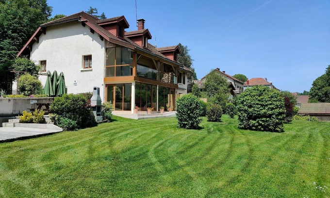 Foncine-le-Haut Apartment | Gite Lys Montagnes du Jura with Spa Sauna river