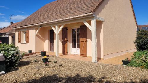 La Suze-sur-Sarthe Apartment | GITE MAISON prox le mans circuit et zoo la fleche a 18kms
