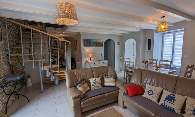 Courtils House | Gite Pamphilienne with view of Mont Saint Michel