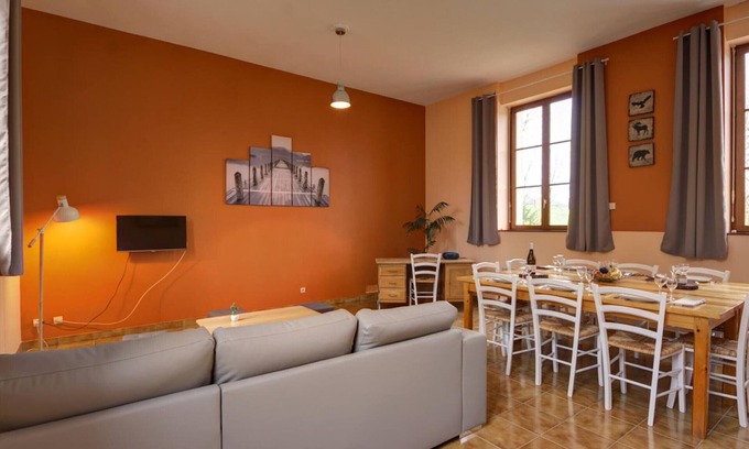 Saint Bonnet des Quarts Cottage | Gite Saint-Bonnet-des-Quarts, 3 bedrooms, 6 persons
