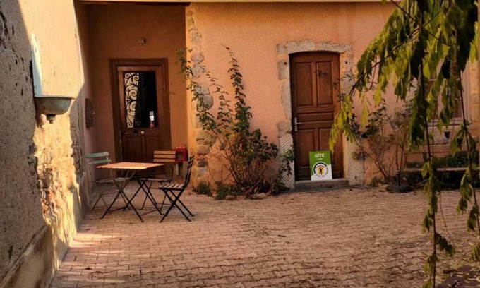 Saint-Haon-le-Chatel Cottage | Gite Saint-Haon-le-Châtel, 3 bedrooms, 11 persons