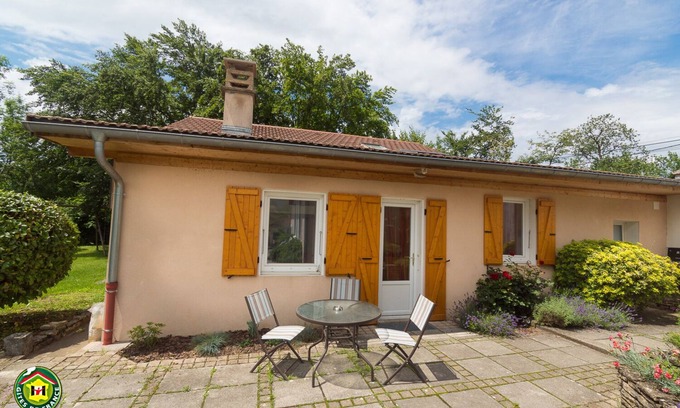 Brie-et-Angonnes Cottage | Gite/the countryside bed and breakfast