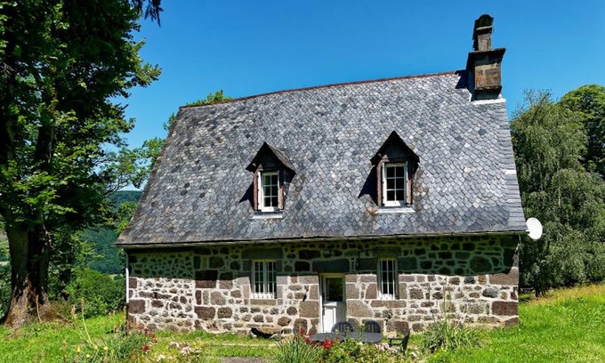 Vic-sur-Cere Cottage | Gite Vic-sur-Cère, 3 bedrooms, 6 persons