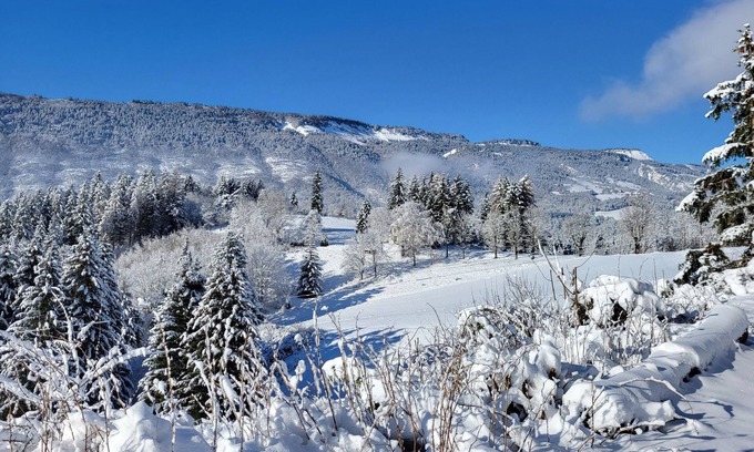 Lans-en-Vercors House | Gite vue Magnifique sur Montagne Dans le Vercors .pas de Voisin Ensoleillé