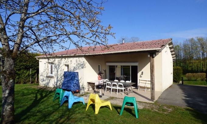 Fosse House | Gîte with private, covered, heated swimming pool 150 m away