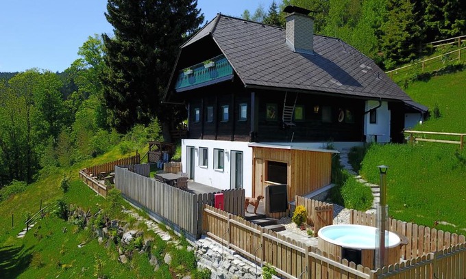 Ratten Ski Chalet | Glühwürmchenhütte