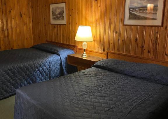 Haines Junction Hotel | Glacier View Inn