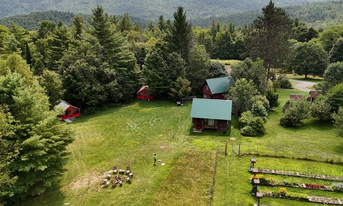 North River Cabin | GLAMP RICHARD ON ADIRONDACK FLOWER FARM