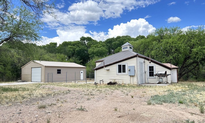 Camp Verde Cabin | Glamping cabin- 10 min from Verde River day use Perfect to unplug & be w/nature