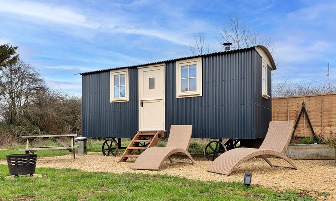 Brackley Ski Chalet | Glamping in Northamptonshire near Cotswolds