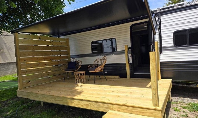 Ferndale House | °Glampsy!@MLC, pool mini golf spa