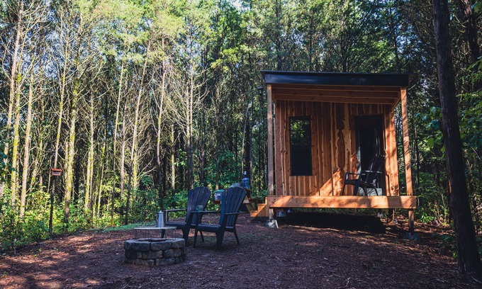 Mohawk Cabin | GlampVentures "Cedar Suncatcher" @river/lake near Smoky Mtns