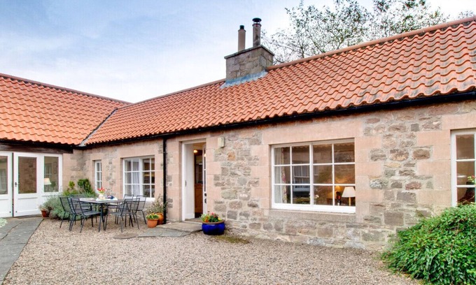 Chathill House | Glebe Court Cottage - Four Bedroom House, Sleeps 8