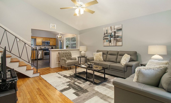 Glen Ellyn House | Glen Ellyn FHS Rental