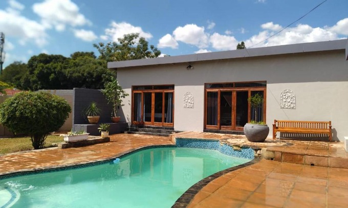 Waterkloof Glen House | Glen GuestHouse