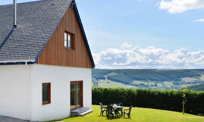 East Lewiston Cottage | GLEN VIEW LODGE, pet friendly in Drumnadrochit, Loch Ness