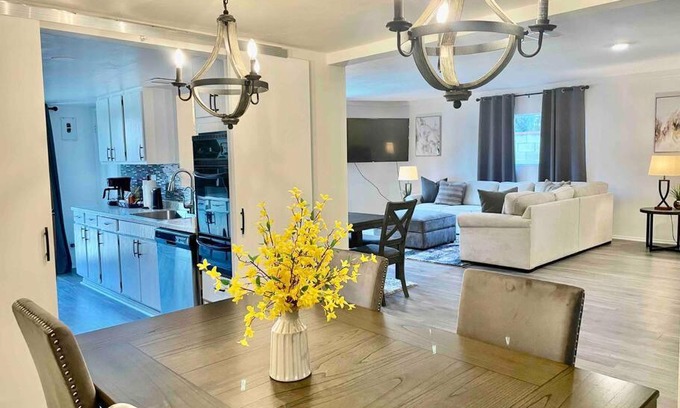 Glendora Villa | Glendora Pool Home Retreat