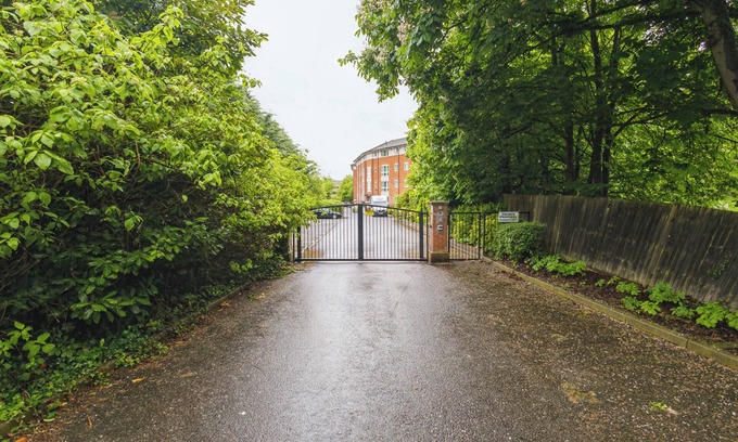 Hatfield Apartment | Global Boutique Relocation Ltd 2bed -free Parking
