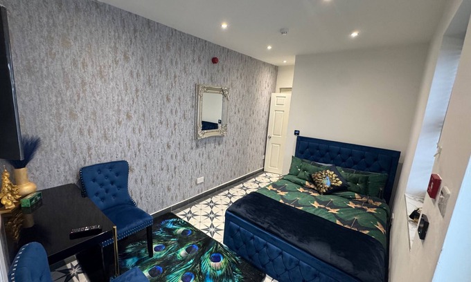 Gloucester Apartment | Gloucester - Apartment - Sleeps 2 - Parking - 97WS