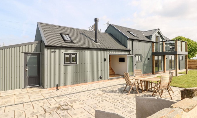 Efailwen Cottage | GLOWTY BRYNBEDW, pet friendly, luxury holiday cottage in Efailwen