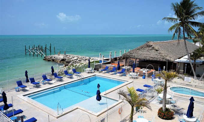 Key Colony Beach Hotel | Glunz Ocean Beach Hotel & Resort