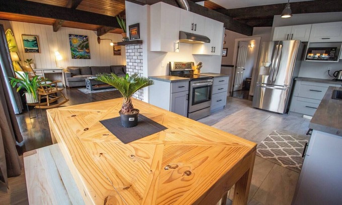 North Cowichan House | Gnarly Roots Bungalow!n