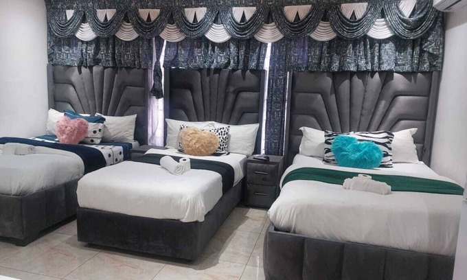 Greater Johannesburg Metropolitan Area Hotel | Gold Crown international Hotel