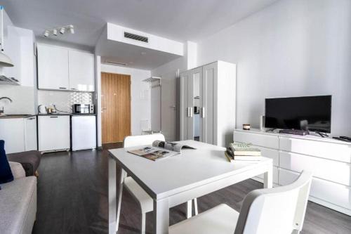 Muranow Apartment | Golden Apartments Warsaw Solidarnosci 60B 11