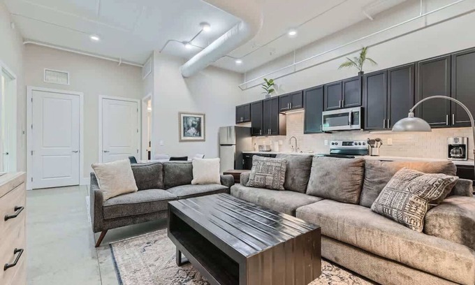 Golden Apartment | Golden Getaway, Spacious 2BR Walk to Trails