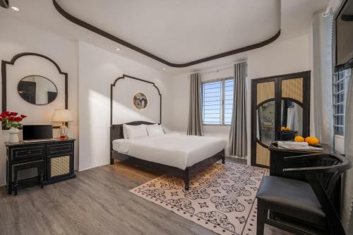Hue City Centre House | Golden Glow Hue City