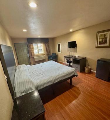 Carousel Hotel | Golden Star Inn