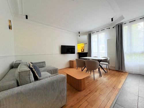 Chaillot Apartment | Golden Triangle AC by Melvane