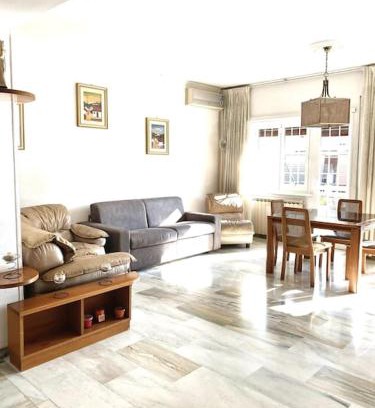 Monte Sacro Apartment | Golden Valley House 4-8 pax - box auto Metro B1 Conca D'oro treno Val d'Ala