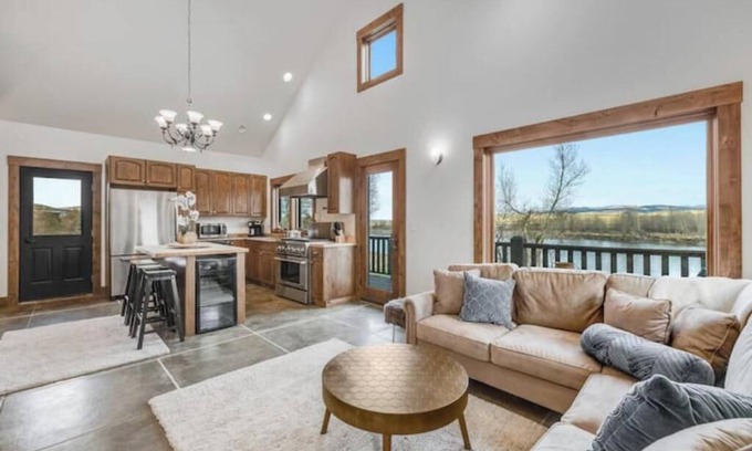 Livingston Cottage | Goldie's Cottage at Chataeu Yellowstone