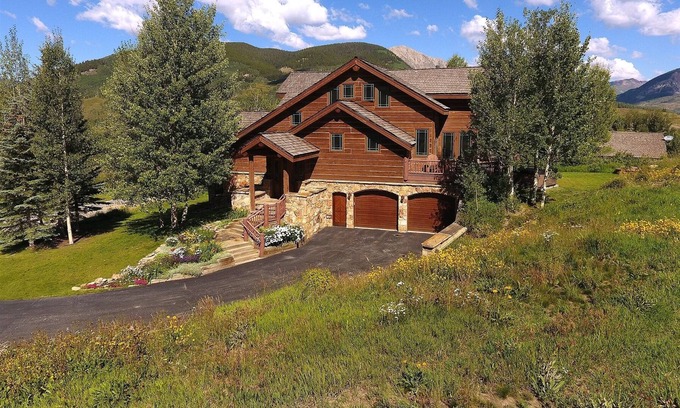 Mount Crested Butte House | Goldlink Lodge/Ski-in Ski-out Luxury Home W/Incredible Views/Hot Tub/Fireplace!
