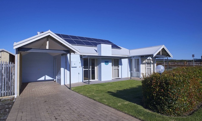 Collingwood Park Villa | Golf and beach retreat
