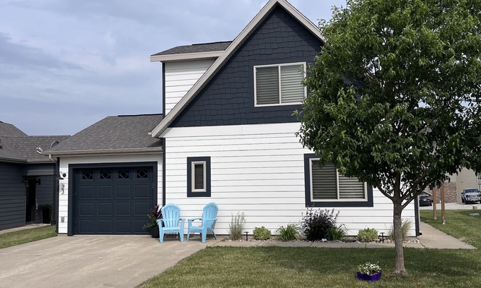 Spirit Lake Cabin | GOLF CART, VIEW & FIREPLACE! Perfect Family Getaway! Bridges Bay Cabin