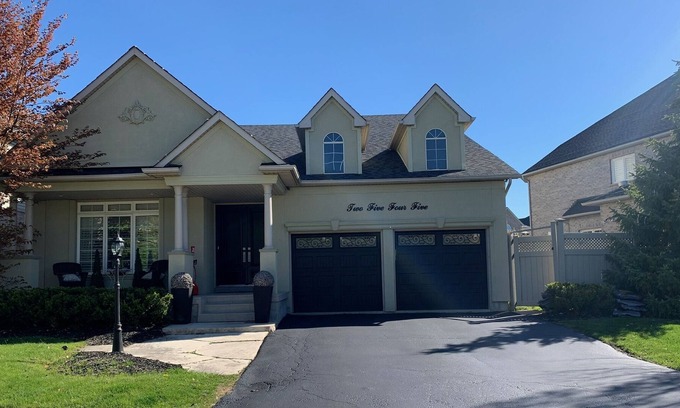 Burlington House | Golf Course & Country Club in a highly desirable neighbourhood