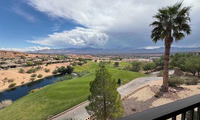 Mesquite House | Golf Course Views Over 10th Tee Box – Sleeps 12 by Mesquite Vacation Rentals: Walk to Falcon Ridge Clubhouse with $510 in free daily activities!